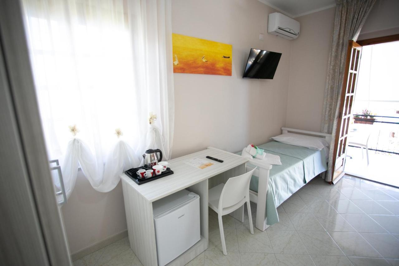 Deluxe Triple Room Sea View